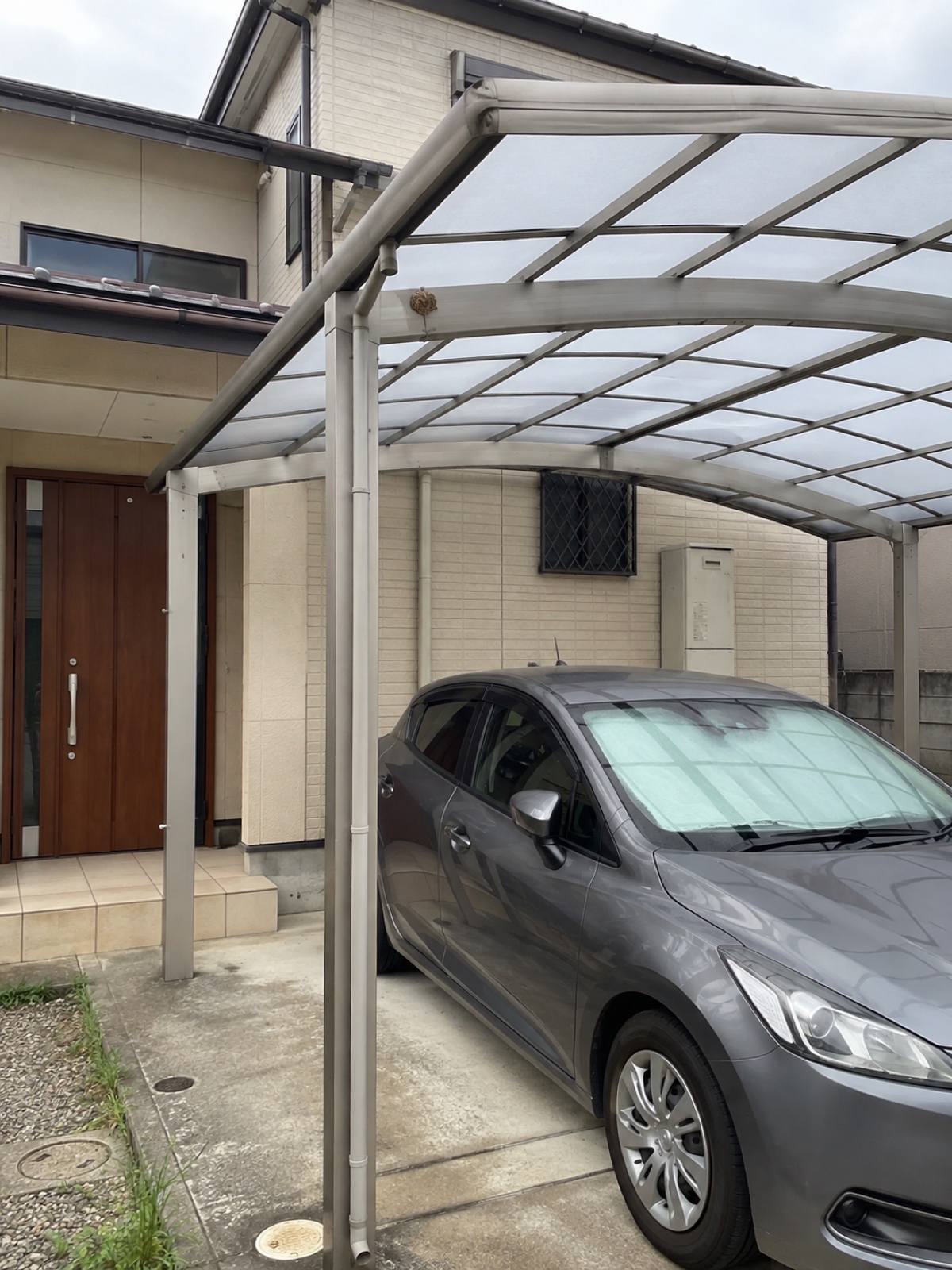 施工前・八王子市寺田町の戸建て住宅のカーポート全体